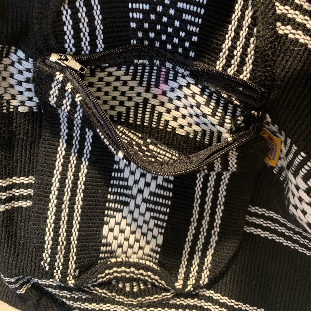 Nwot Aztec Print Drawstring Backpack - image 4